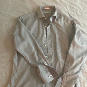 Van Heusen grey dress shirt size 15 32/33 non wrinkle relaxed fit